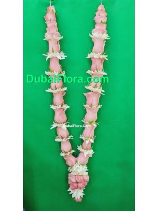 Garland with pink rose and whte hrysanthemum 